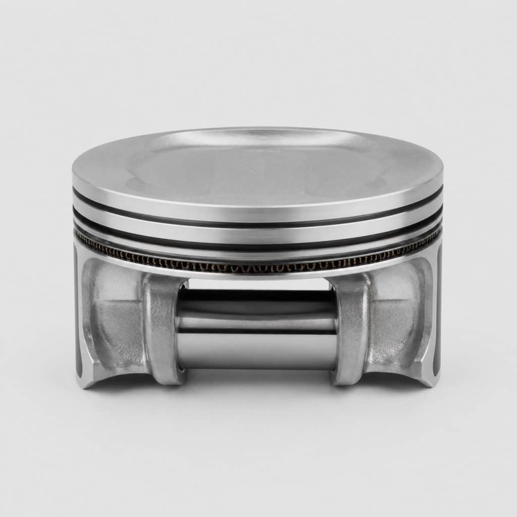 Piston complet avec segments présenté sur fond clair